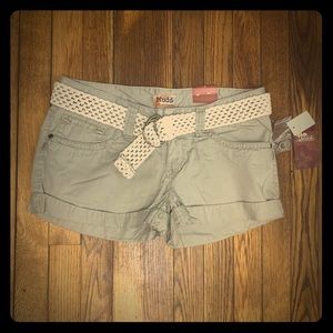 NWT khaki shorts ✌🏻💖🌼